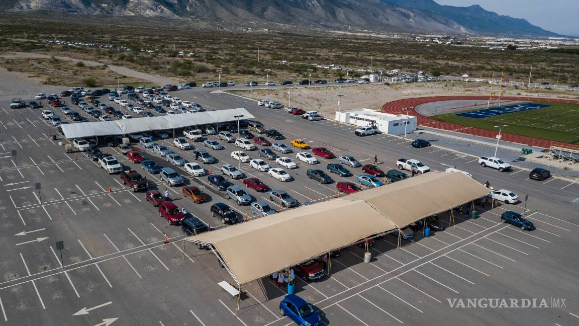 $!Retrasos y largas filas en jornada de vacunación a personas de 40 a 49 años en Saltillo