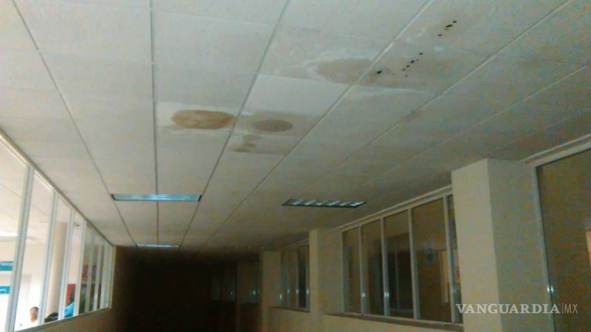 $!Lluvias revelan gran cantidad de goteras en el Centro Estatal del Adulto Mayor en Saltillo