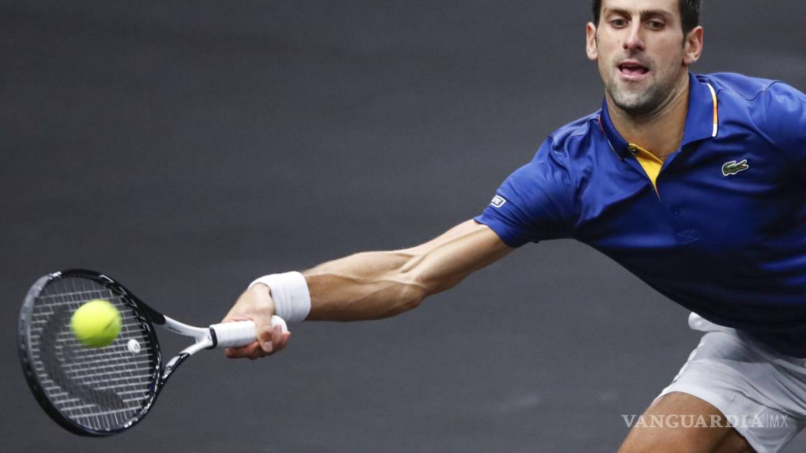 Djokovic vuelve a caer, Federer cumple en la Laver Cup