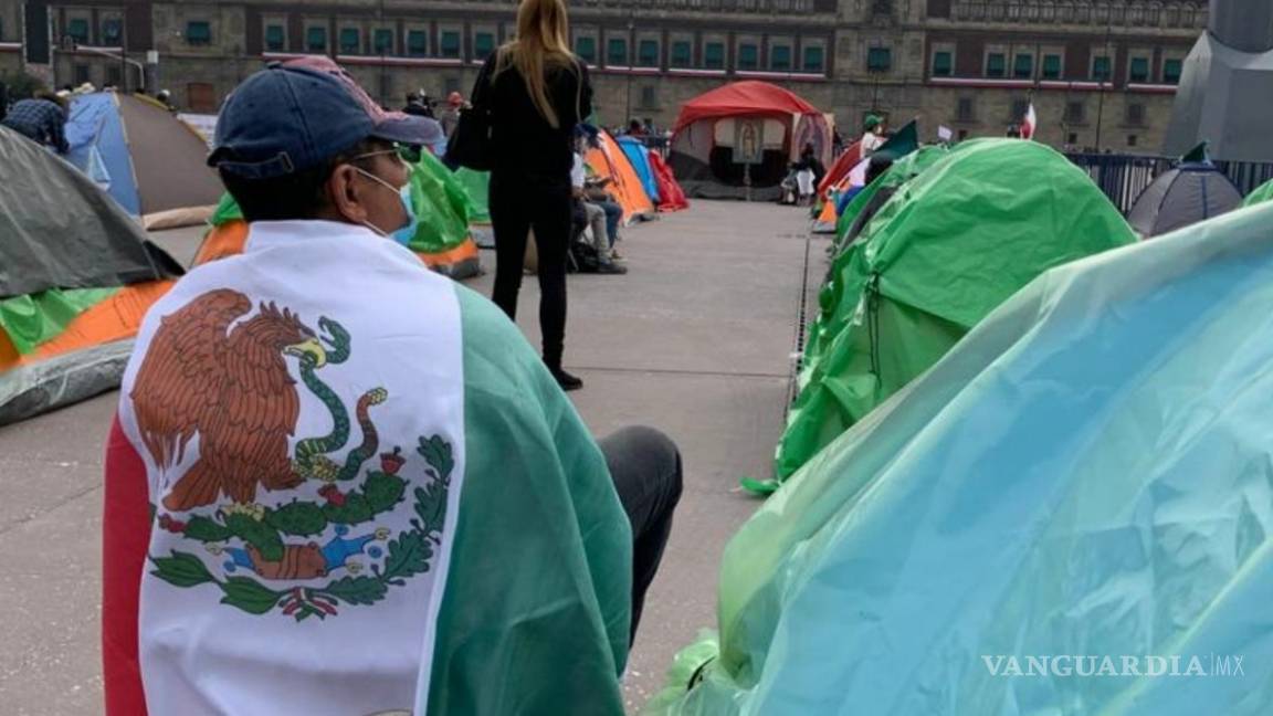 Duermen en el Zócalo apenas 70 personas del FRENA en 700 casas de campaña
