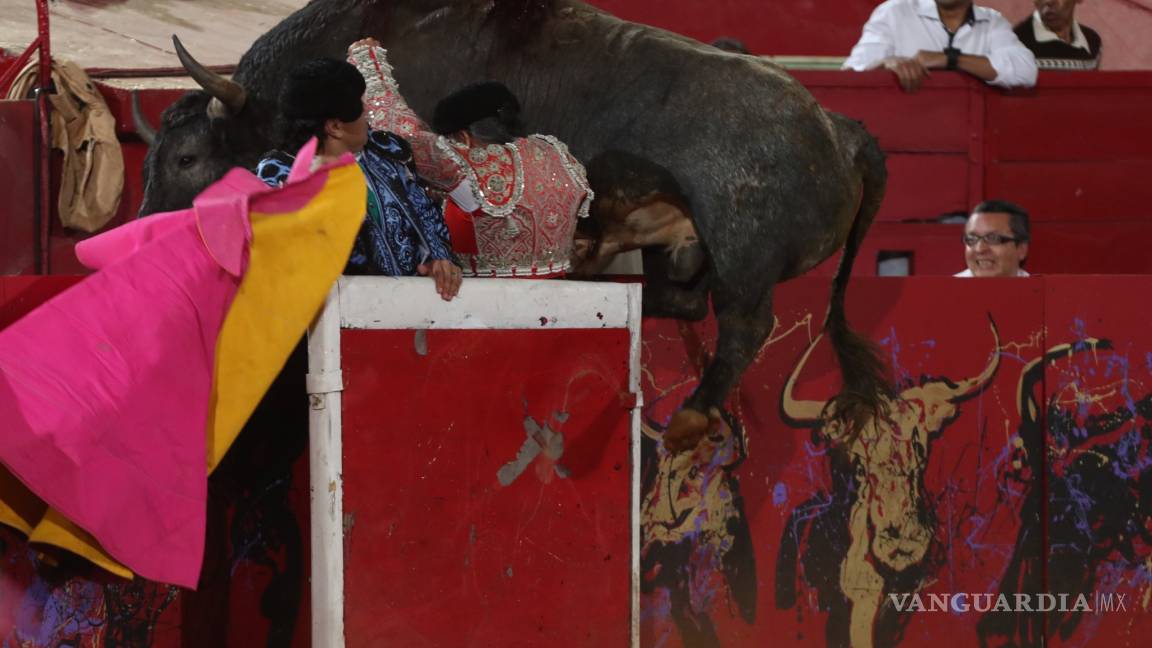 Accidentada tradicional corrida guadalupana en la Plaza México
