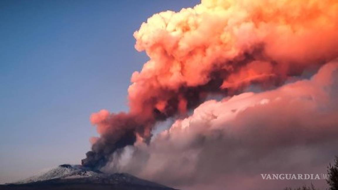 Registra espectacular erupción el volcán Etna en Italia