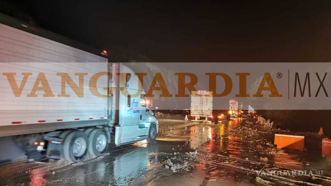 $!Reportan complicaciones viales por deslave en el tramo Los Chorros de la carretera 57