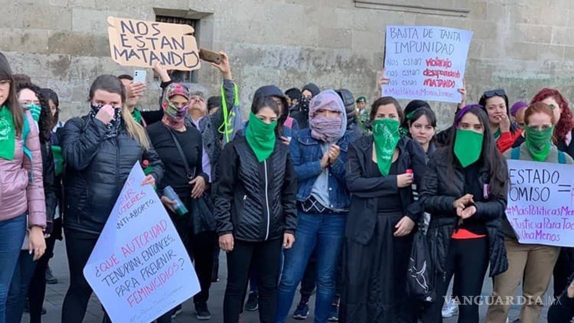 $!La 'Mañanera' de AMLO inicia entre gritos de justicia por feminicidios en México