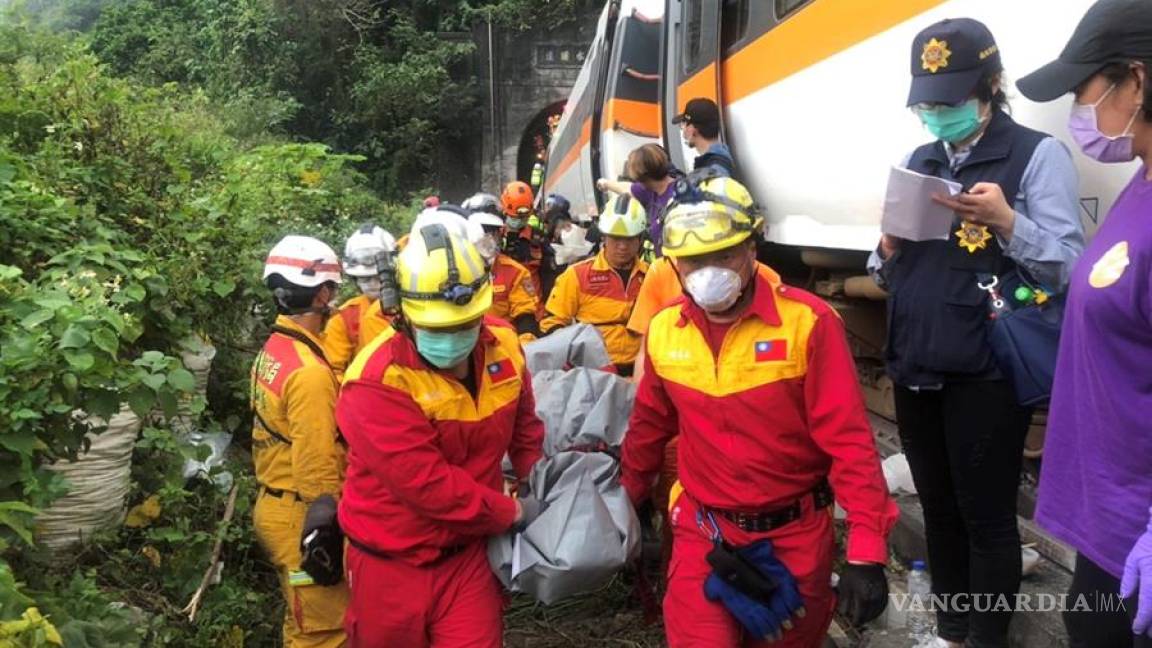 Choque entre un tren y un vehículo deja 48 muertos en Taiwán