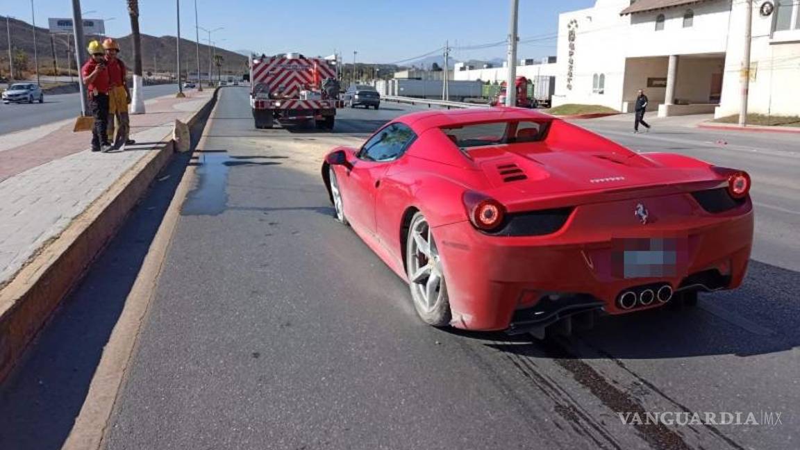 $!El accidente obstruyó uno de los carriles del bulevar Miguel Ramos Arizpe, generando congestión vial.