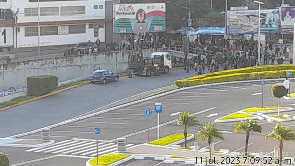 $!Al menos 5 mil habitantes de varios municipios tomaron la capital ayer debido a la detención de Jesús Echeverría y Bernando C.