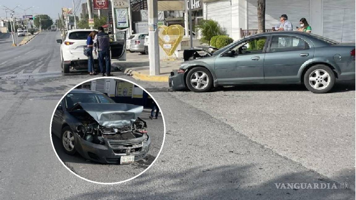 Estrella adulto mayor por alcance a camioneta
