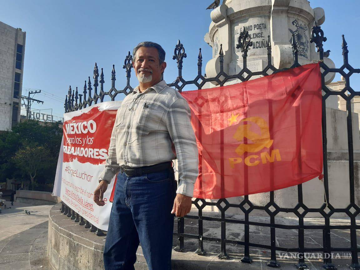 $!Dávila Juárez convocó a un mitin en la plaza Manuel Acuña, donde se dieron cita militantes del Partido Comunista en Saltillo.