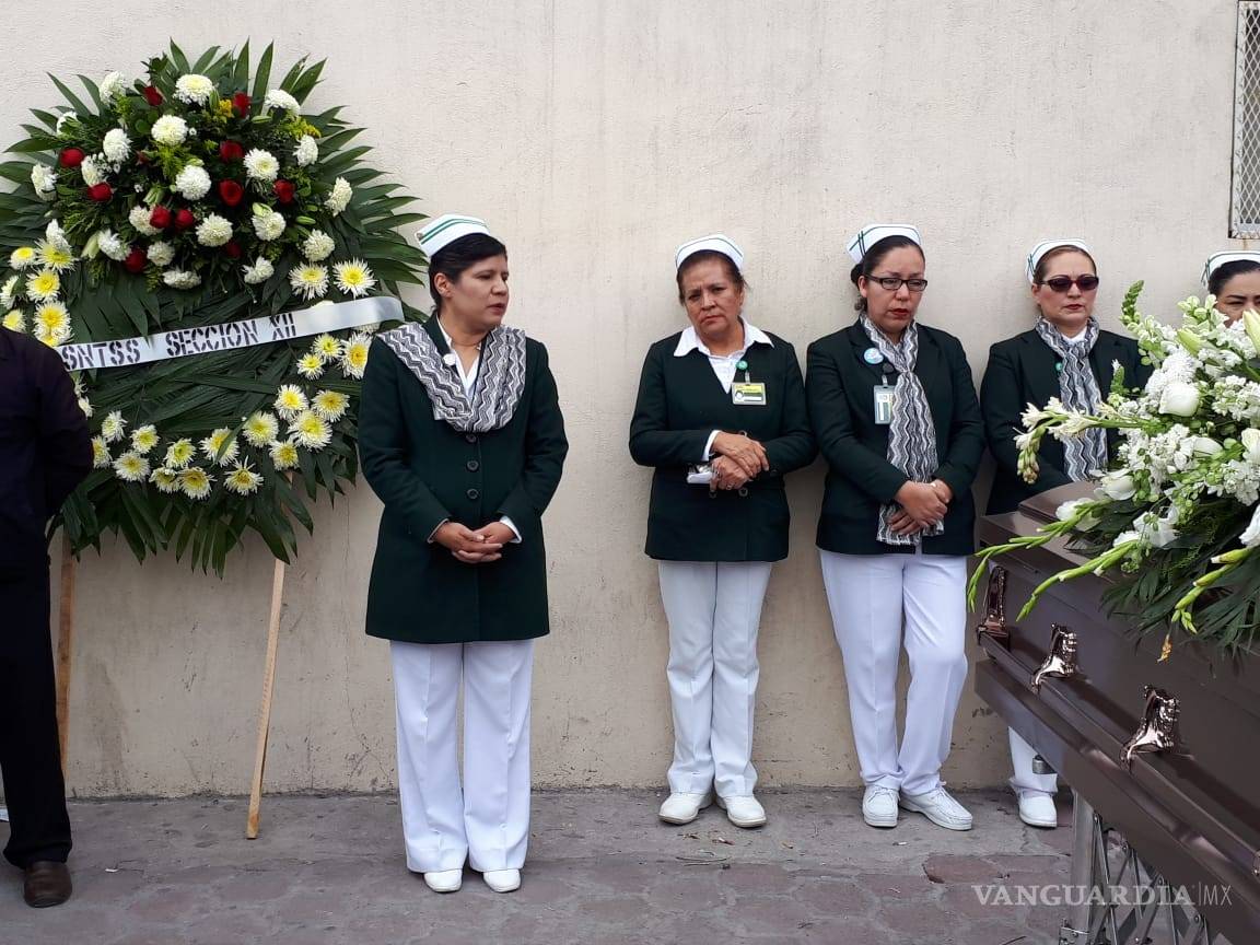 $!Despiden en el IMSS de Monclova a madre e hija que fallecieron embestidas por el tren