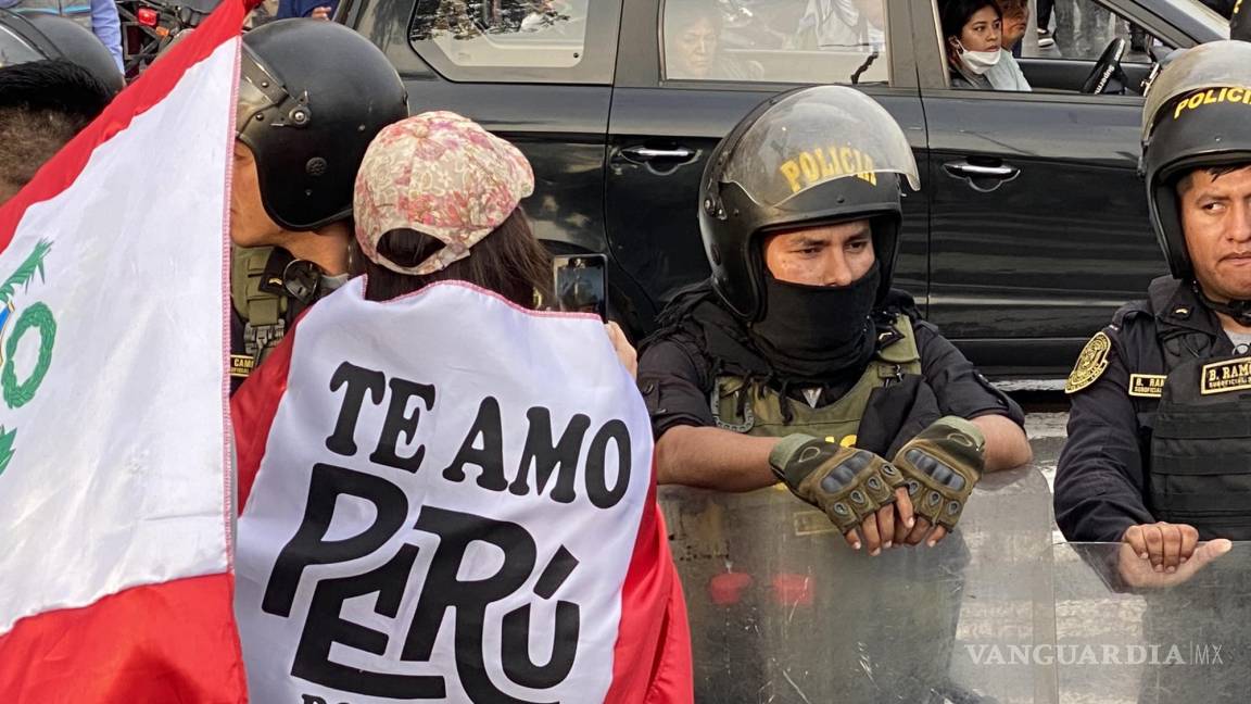 $!Manifestantes protestan en Perú.