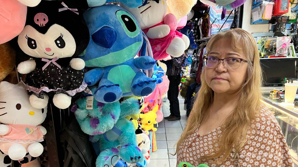 $!Emilia Jiménez Pérez, vendedora de variedades para regalos.