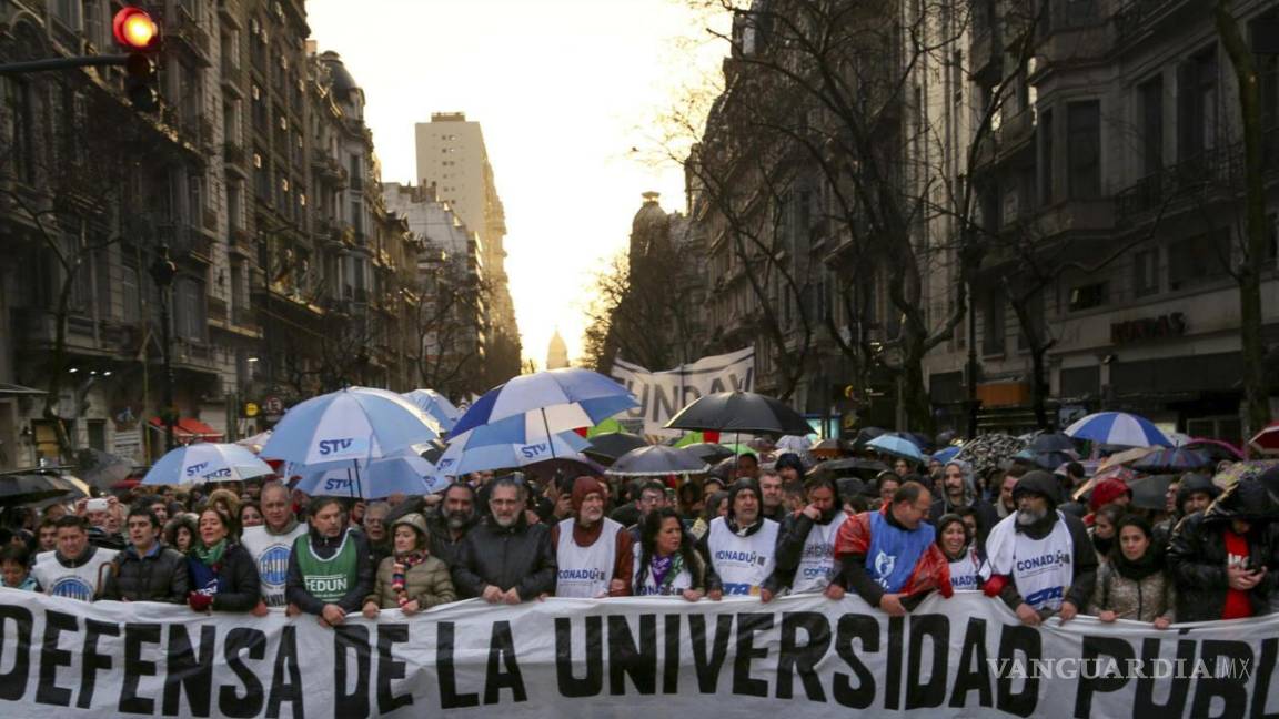 $!‘Ya se veía venir’, es por la política neoliberal; AMLO critica a Milei por recortes a educación en Argentina