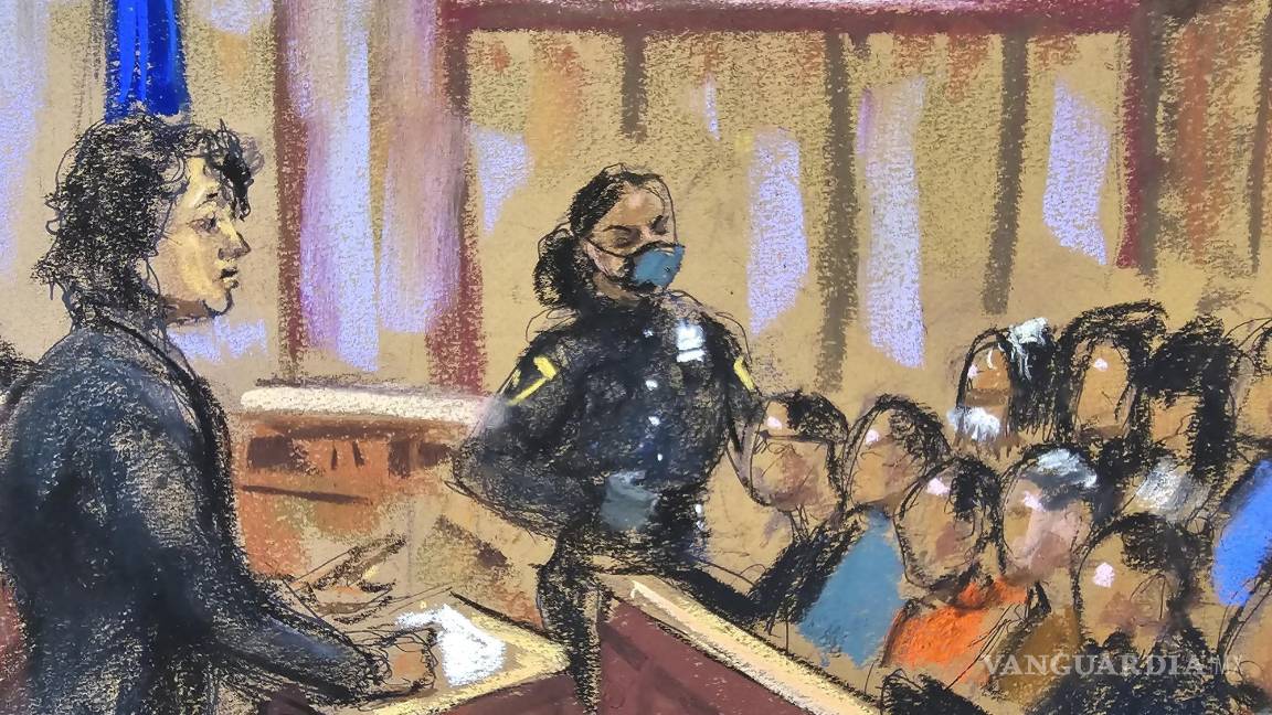 $!La fiscal Susan Hoffinger en el podio durante la selección del jurado del juicio penal contra Donald Trump en el tribunal estatal de Manhattan en Nueva York.