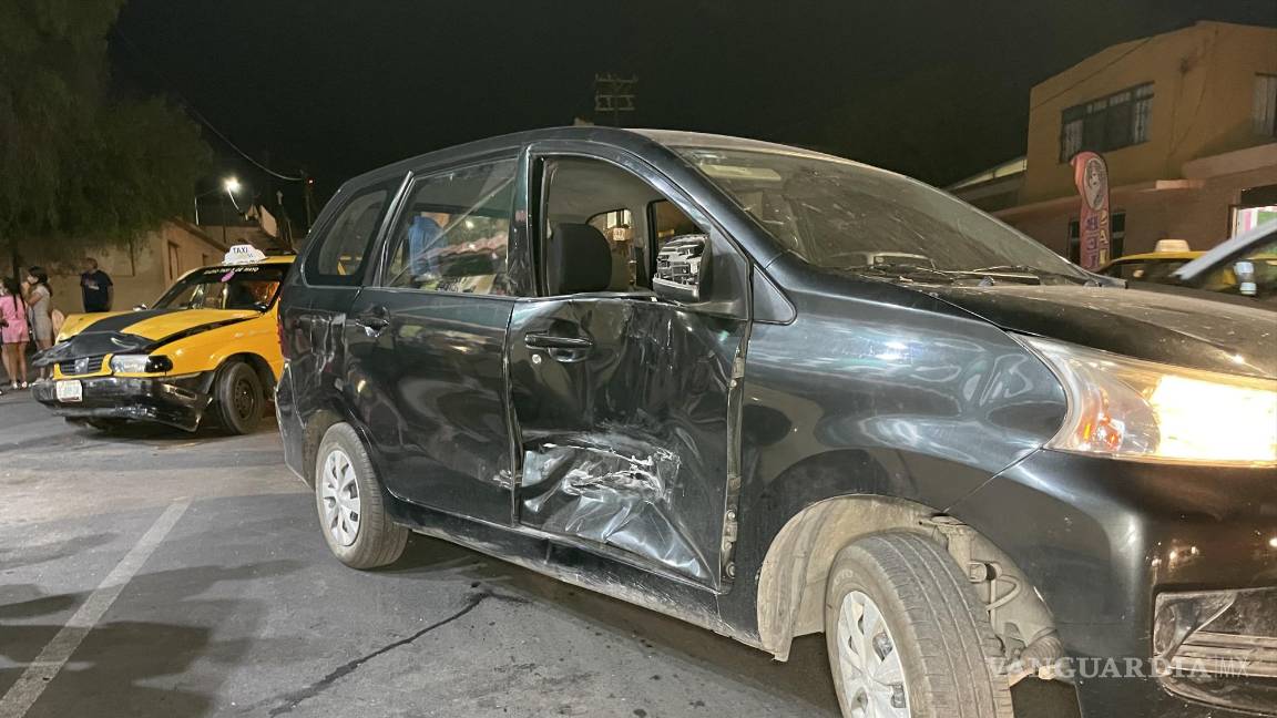 Fuerte choque múltiple en la colonia Centenario de Saltillo deja considerables daños