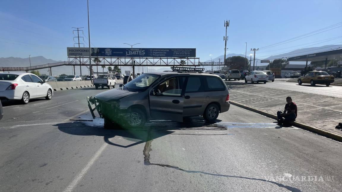 Saltillo: joven choca su camioneta recién adquirida, pero culpa a otro conductor