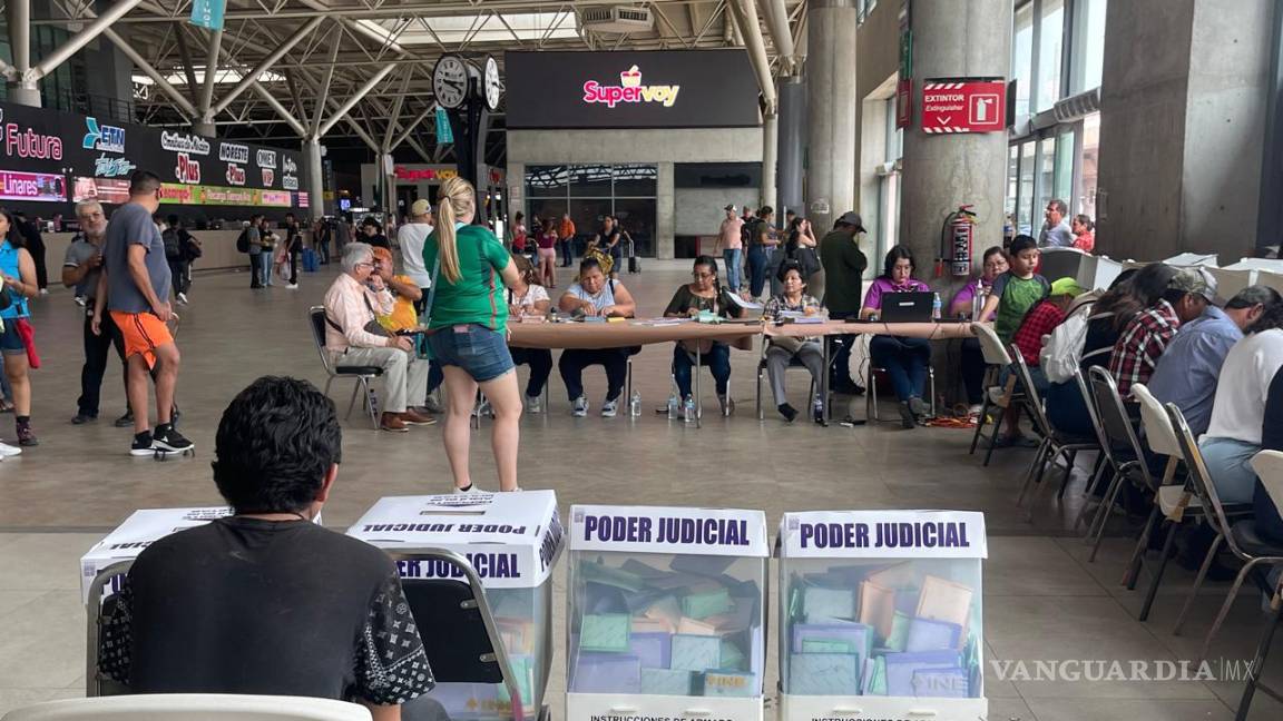 Votantes no arrasan en pocas horas con boletas en las casillas especiales de Nuevo León