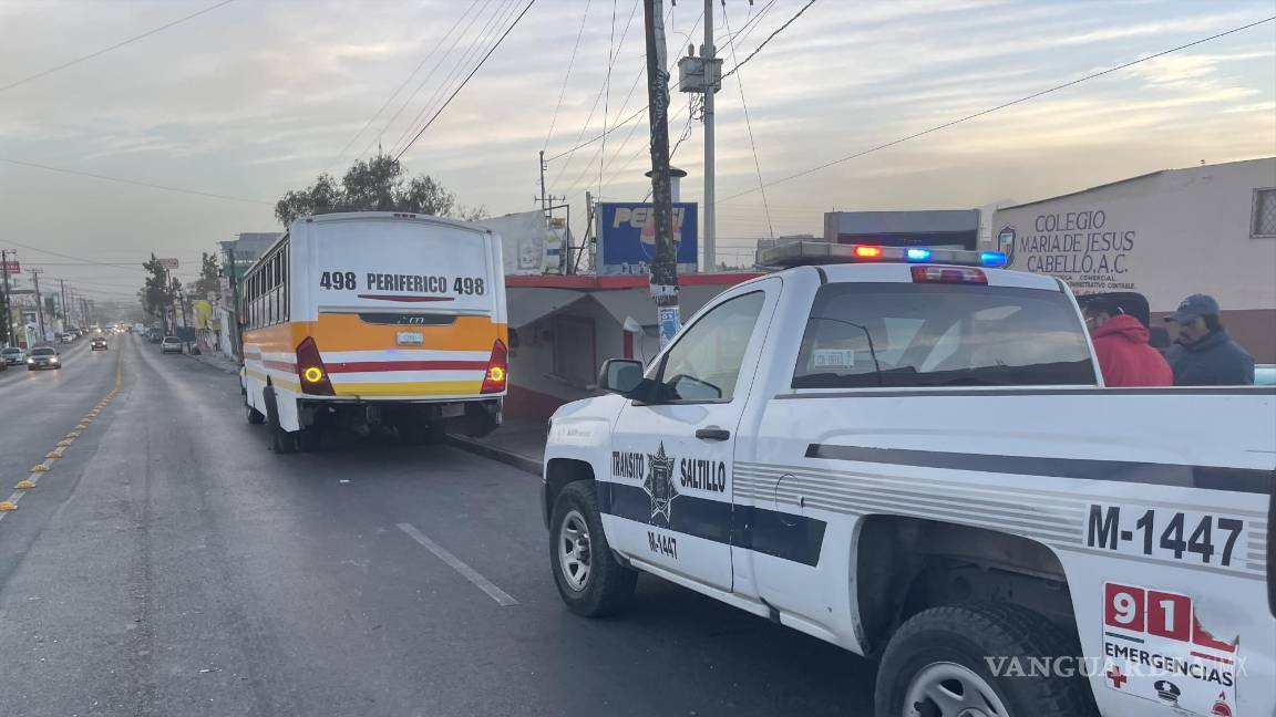 Ruta Periférico y camión chocan y provocan accidente en Saltillo; ninguno acepta responsabilidad