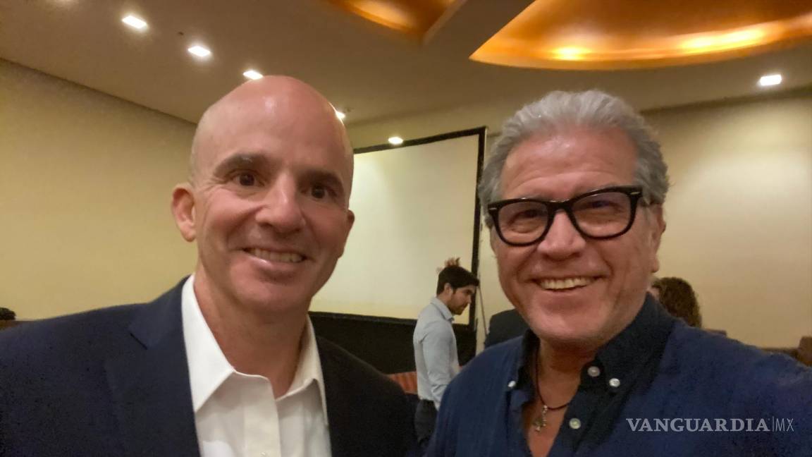 $!José Antonio González Anaya, con el autor.