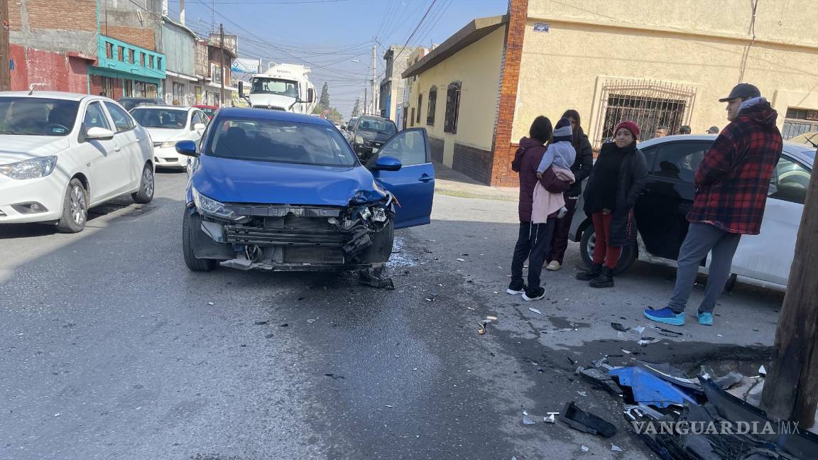 Chocan tres vehículos en céntrica zona de Saltillo; no hubo lesionados