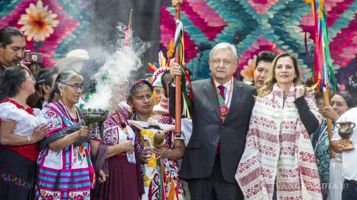 En evento simbólico, AMLO entrega bastón de mando a Claudia Sheinbaum