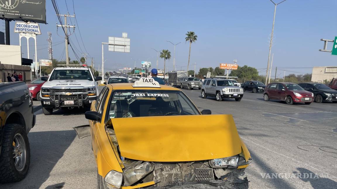 Choque múltiple causa caos en el bulevar Carranza de Saltillo, 5 vehículos involucrados
