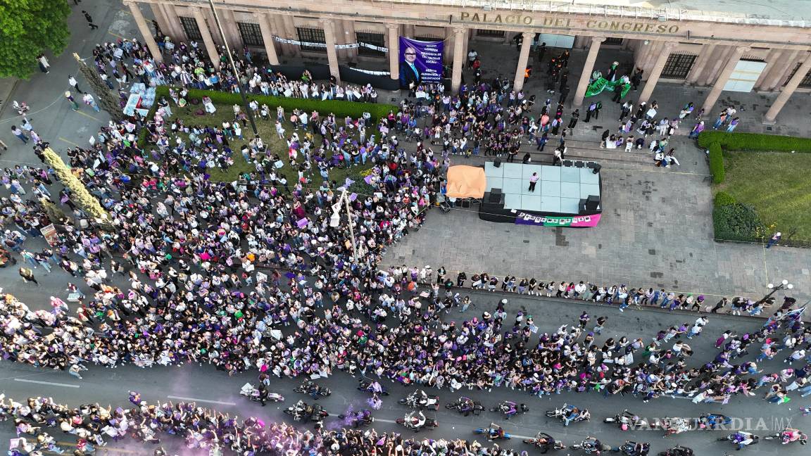 $!Pese a los testimonios de las mujeres que participaron en la manifestación, autoridades negaron el uso de gas lacrimógeno.