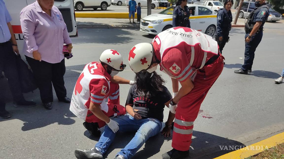 $!Paramédicos de Cruz Roja dieron el dictamen de salud inicial.