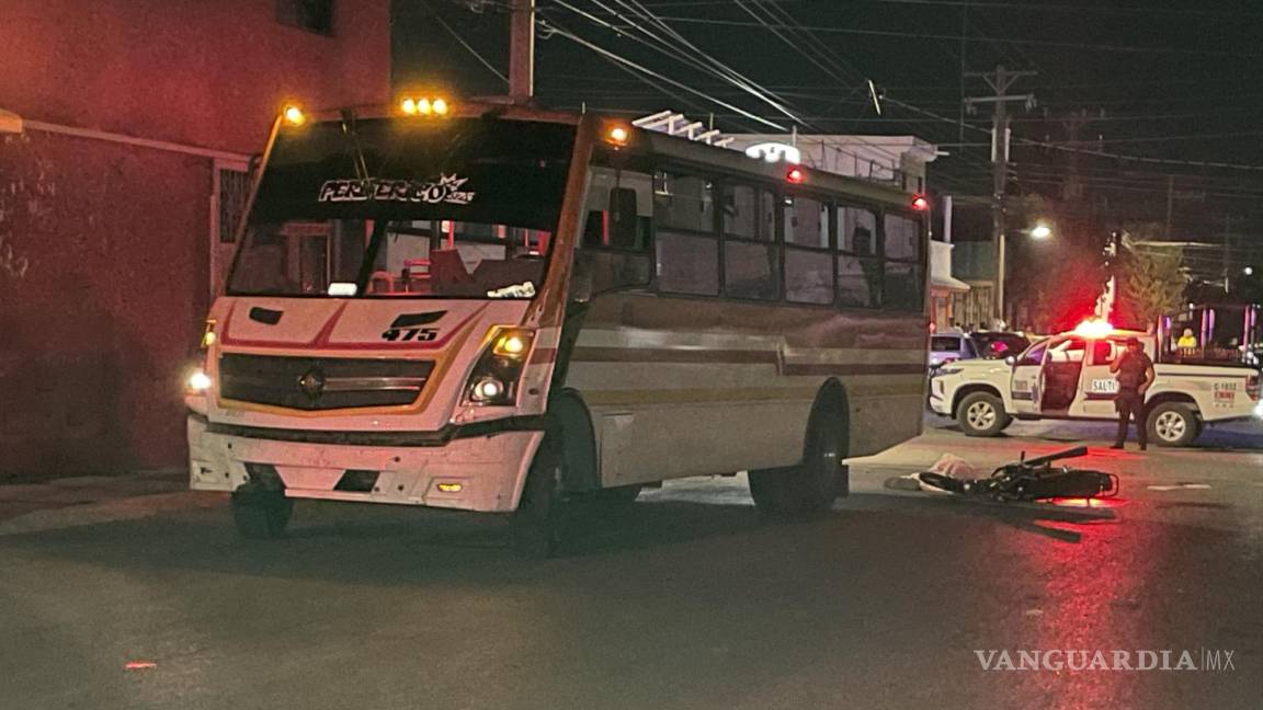 Chofer de ruta embiste a motociclista y lo mata, en Saltillo