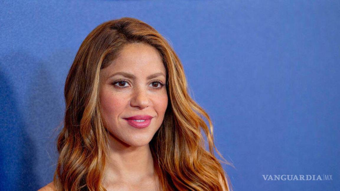 Shakira quita la bruja de su balcón