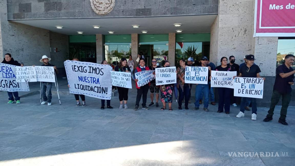 Se manifiestan extrabajadores de maquiladora en Piedras Negras; piden liquidación conforme a la Ley