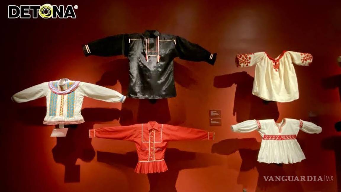$!Las mujeres de los pueblos originarios despliegan una alegoría de colores y sensaciones, a través de prendas y accesorios.