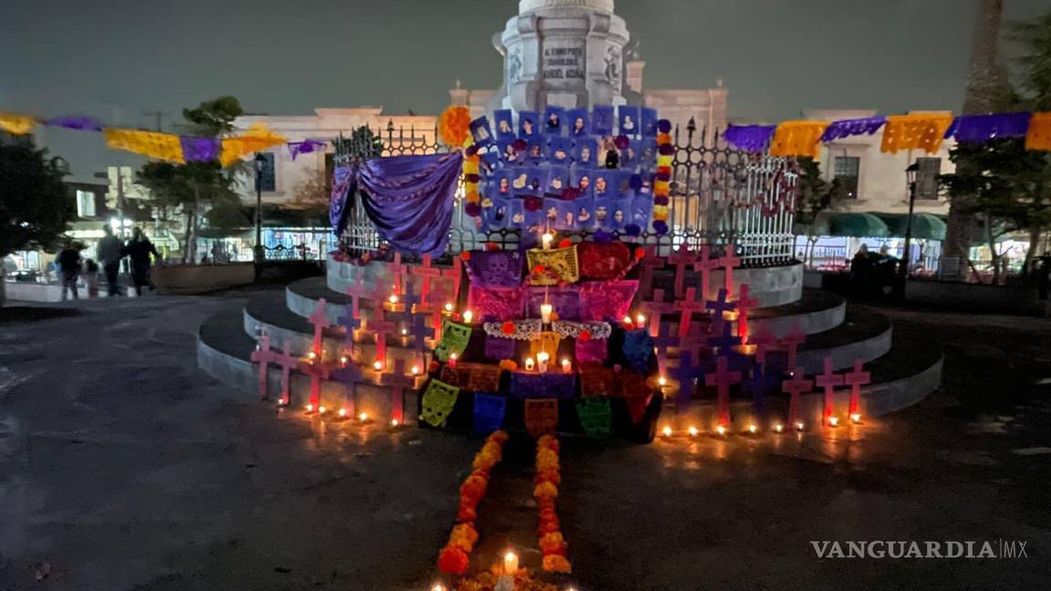 Levanta Frente Feminista de Saltillo altar para víctimas de feminicidio en Coahuila