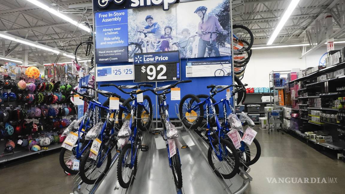 $!Bicicletas fabricadas en China en una tienda Walmart. Las mercancías que lleguen a EU desde China a través de transportistas privados estarán sujetas a aranceles del 145 por ciento.