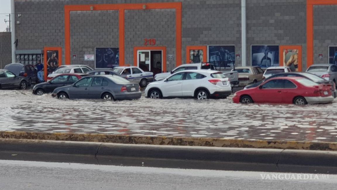 Jorge Zermeño supervisa labores de desazolve en Torreón