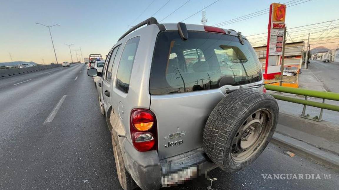 $!El accidente ocurrió en el periférico Luis Echeverría Álvarez, a la altura de la calle Manuel Pérez Treviño.