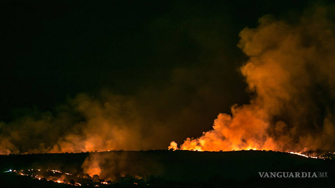 Incendio forestal arrasa el sur de Arizona