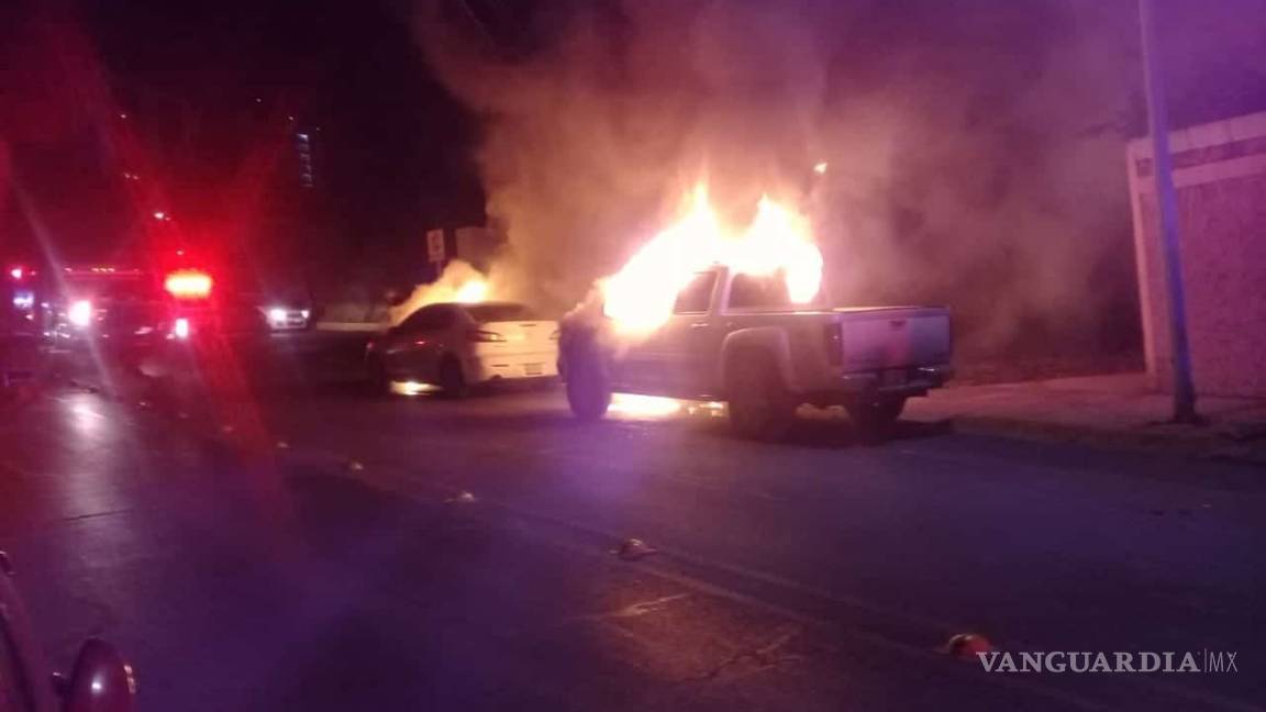 Incendian vehículos en San Pedro, Nuevo León