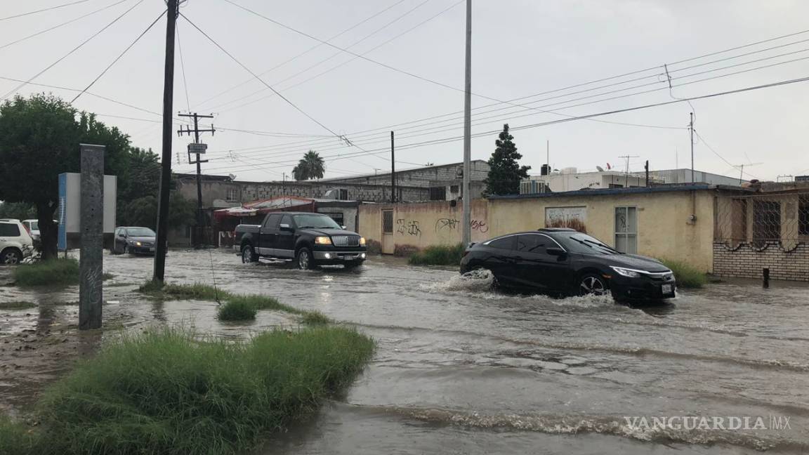 $!Intensas lluvias inundan de nuevo a Torreón, Coahuila