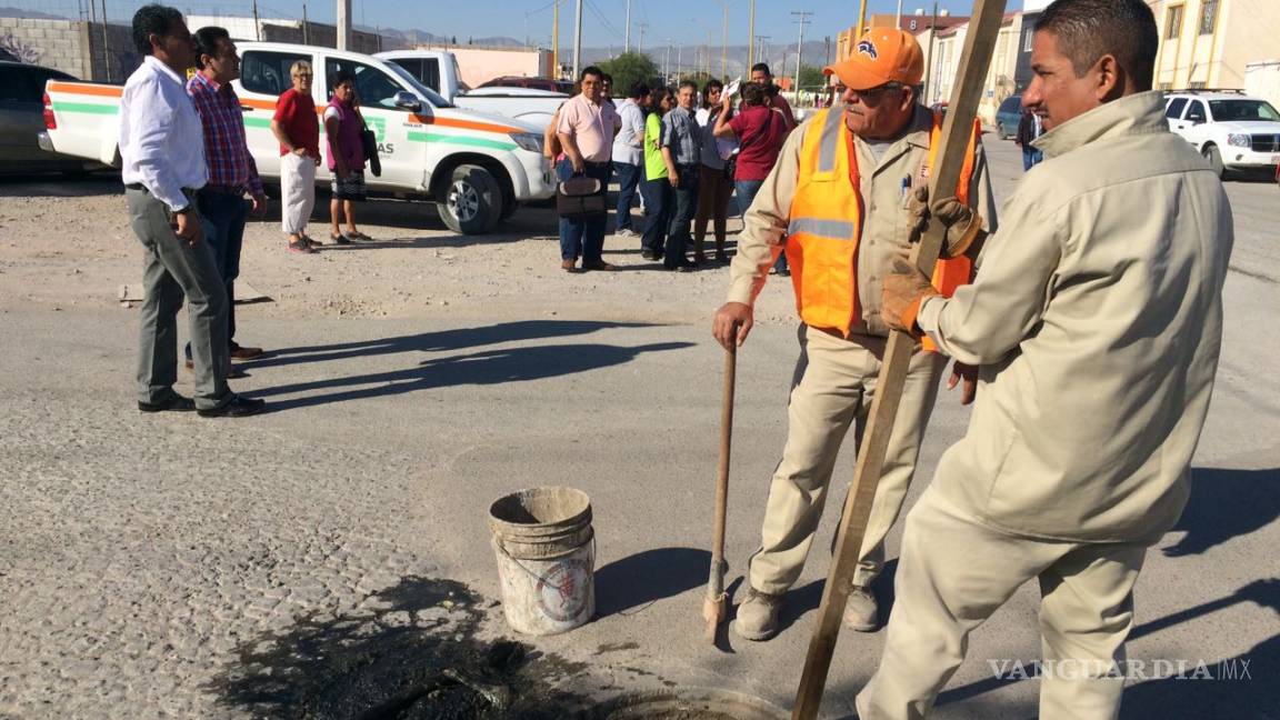 Simas Torreón realiza en colonias labores de limpieza en redes