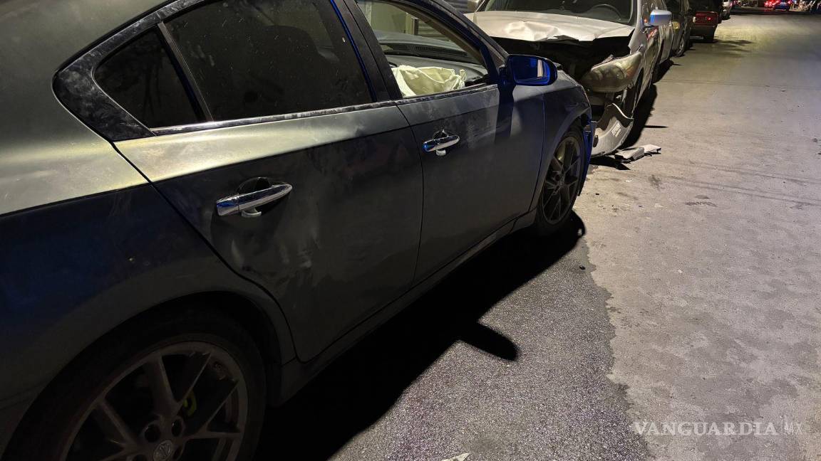 $!Ambos vehículos fueron llevados al corralón en espera de que se determinen responsabilidades legales.