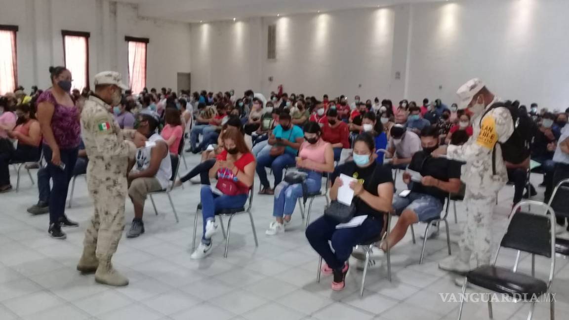 Inicia vacunación antiCOVID para los de 18 a 39 años en la frontera de Coahuila