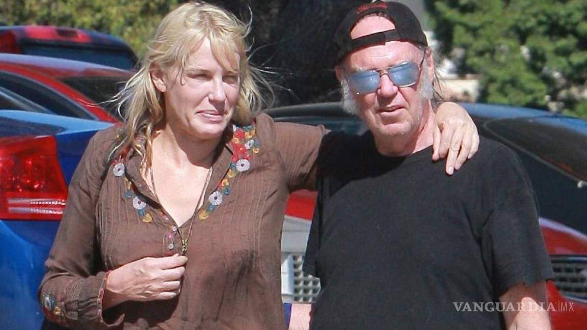 Neil Young y Daryl Hannah se casan en secreto en California