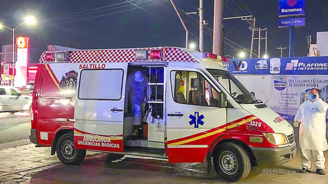 Chocan contra ambulancia al oriente de Saltillo; llevaban paciente COVID-19