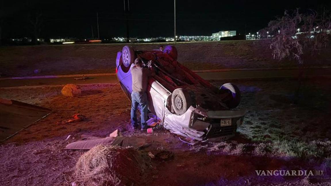 $!Aunque el auto quedó deshecho, el conductor solo resintió ligeras lesiones.