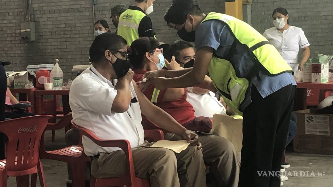Vacunarán en empresas de la Región Sureste de Coahuila a 50 mil trabajadores con AstraZeneca