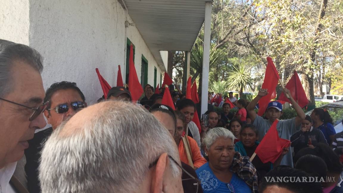 $!Antorcha campesina bloquea vialidades en evento de la SAGARPA