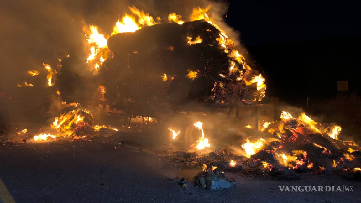 $!Se incendia tráiler en la carretera Saltillo - Torreón; provoca tránsito lento