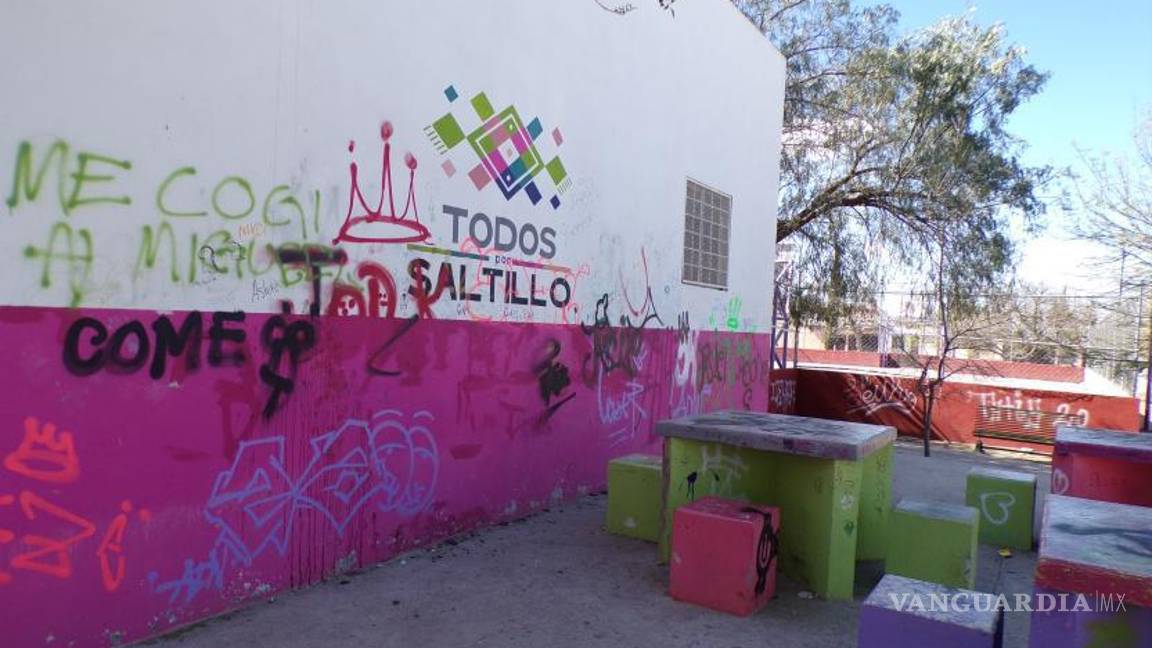 $!El centro comunitario municipal es víctimas de pintas y daños.