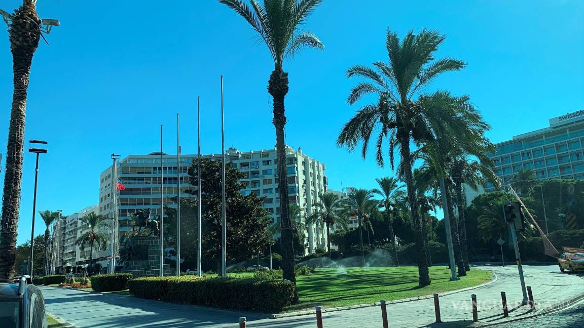 $!La Plaza de la República, en la zona de hoteles que da al paseo marítimo de la ciudad. EFE/Antonio Sánchez Solís